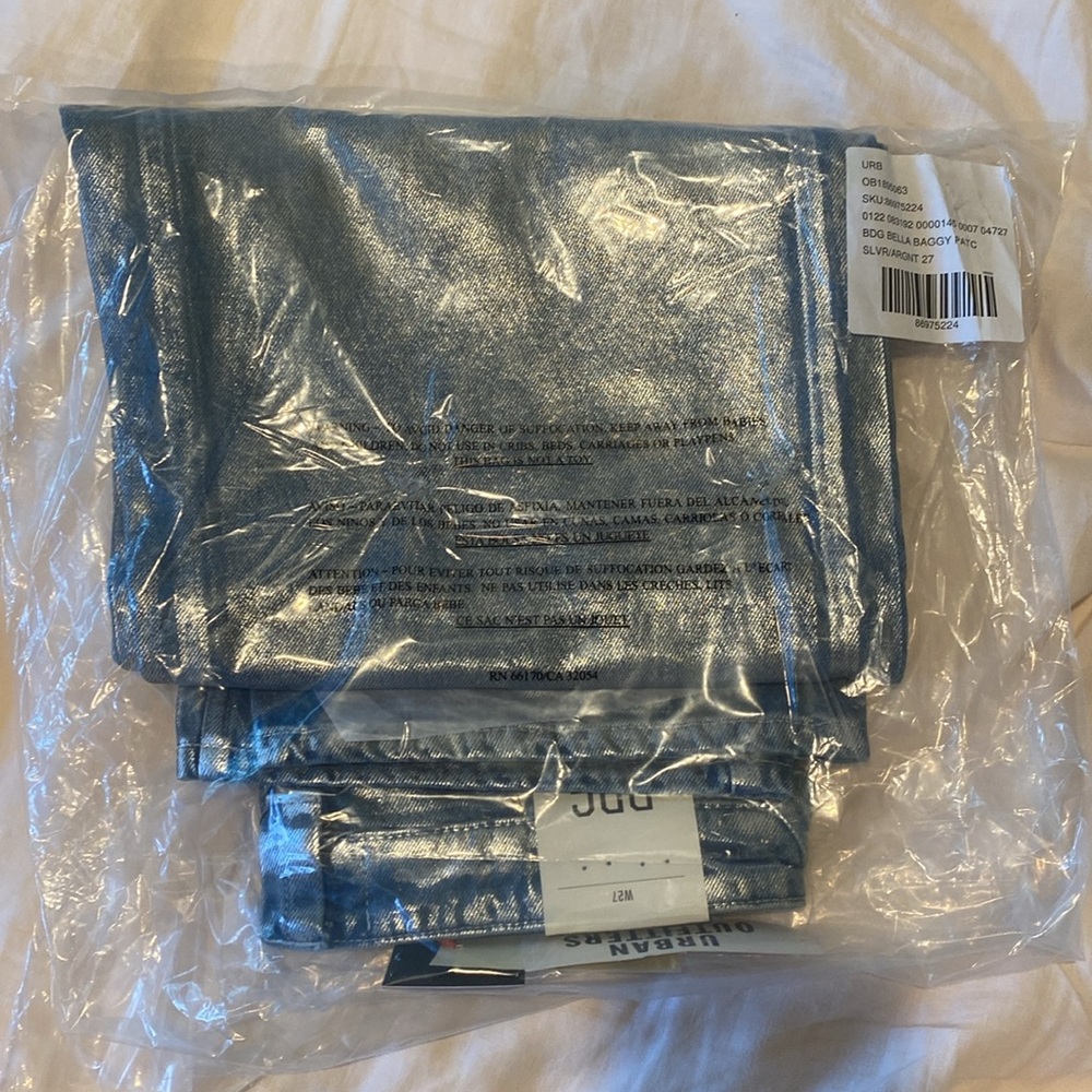 NWT BDG Bella Baggy Patch Pocket Silver Metallic Jeans. Size 27. Wide leg. - Picture 9 of 15